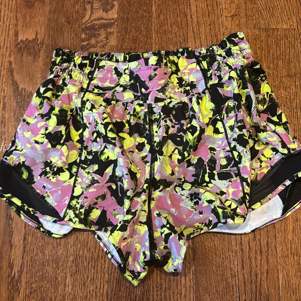Lululemon size 6 forty hot shorts high rise 2.5 inches